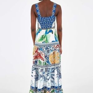 Excellent used condition Farm Rio dress. Size S